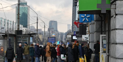 Киев. ПолиТех. Очередь в Аптеку Оптовых Цен.